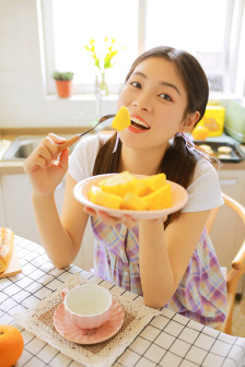 皇上在御花园里C太子妃初夏